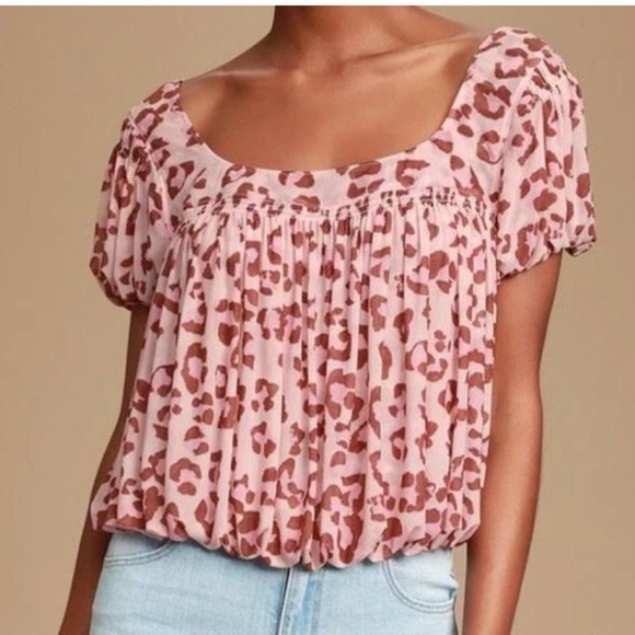 Free People Meg's Blouse Pink Leopard Cropped Top Size XS Mesh Pleated - Picture 7 of 10